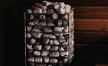 Badstue i Kongsberg med utsikt over Lågen