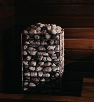 Badstue i Kongsberg med utsikt over Lågen